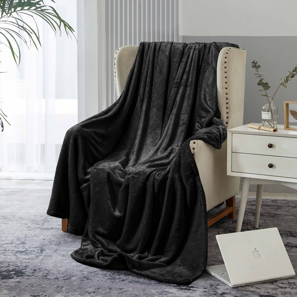 Warm Embrace Fleece Blanket Black