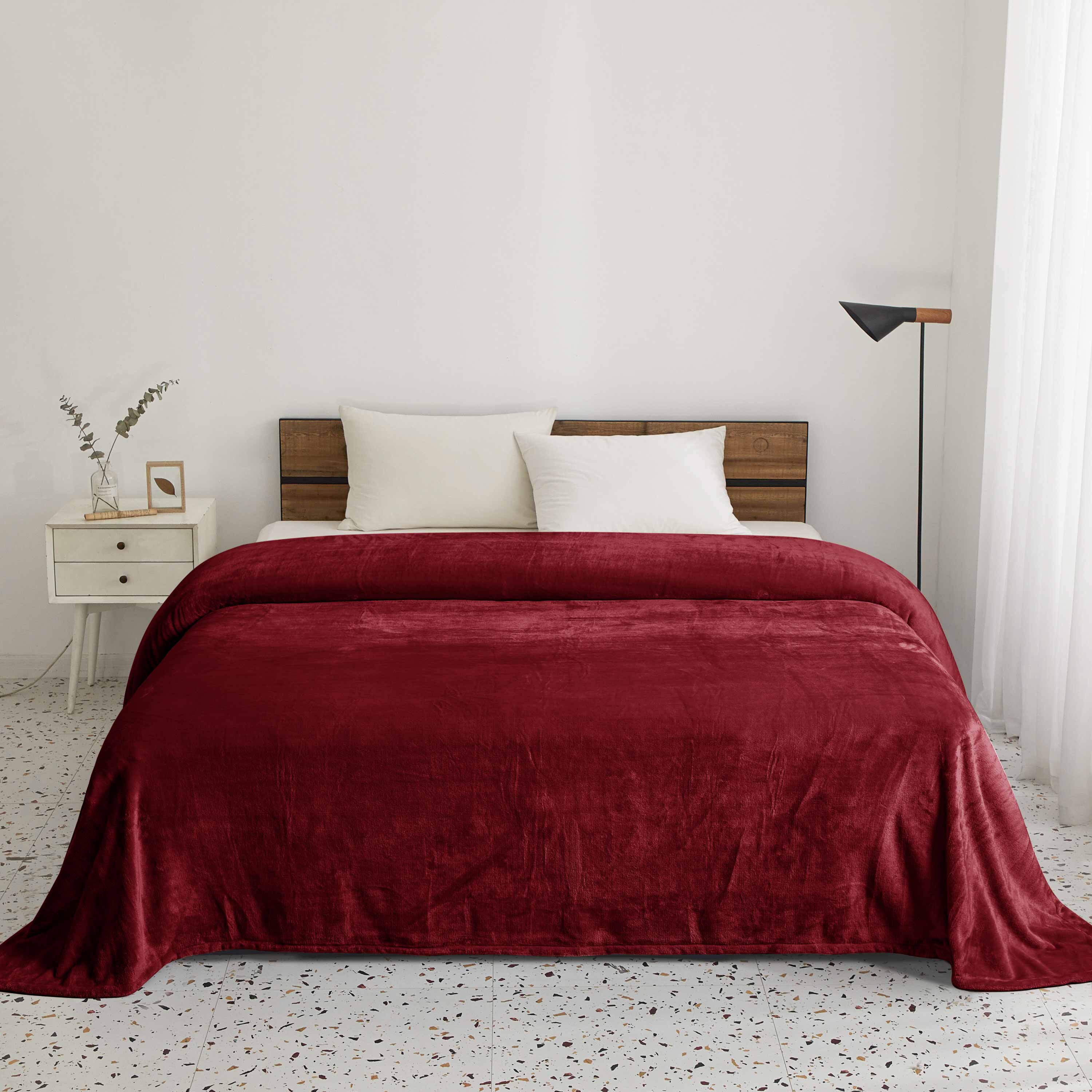 Warm Embrace Fleece Blanket Burgundy